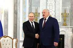 «Путин, конечно, сожалеет, он же живой человек». Лукашенко раскрыл отношение президента России к потерям на СВО