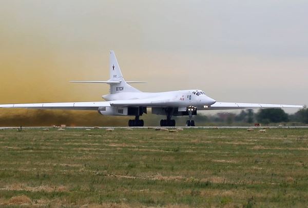 Трехтонную авиабомбу сбросили на бойцов ВСУ в Курской области. Результат попал на видео